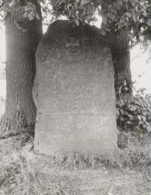 Gedenkstein für die Gefallenen des 1. Weltkrieges : Gedenkstein für die Gefallenen des 1. Weltkrieges. Sandstein (nach 1918). Schöneck-Gunzen, Eschenbacher Straße