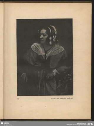 Frau, in die Ferne blickend