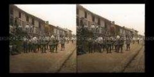 Gruppe Kinder und Soldaten in Romagne