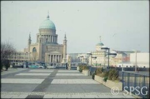 Potsdam, Blick zum Alten Markt, zur Nikolaikirche und zum Alten Rathaus.