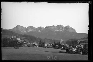 Österreich, Kitzbühel. Ortsansicht gegen Wilden Kaiser