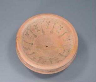 Replik einer Formschüssel mit ornamentalem Dekor