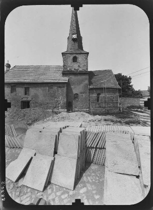 Gebesee. Pfarrkirche St. Katharina (Baubeginn 12. Jh., Umbau 1600). Ansicht von Süden