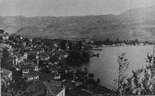 Die Stadt Ohrid : Blick auf die am See liegende Stadt Ohrid