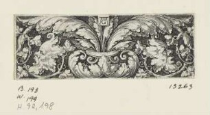 Ornament mit Laubranken und zwei Masken