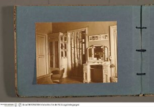 Album mit Fotografien aus dem Palazzo ZuccariAnsicht eines Schlafzimmers im dritten Obergeschoss nach Osten (ehemaliges Schlafzimmer der Henriette Hertz) - Riccio-Album