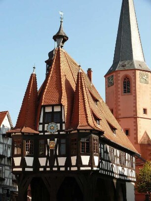 Rathaus und Stadtkirche in Michelstadt/Odenwald