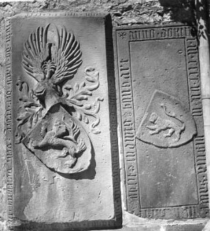 Zwei Grabplatten (Wappensteine) : Zwei Grabplatten (Wappensteine). Stein (1401/1600). Schwäbisch Hall-Unterlimpurg, Urbanskirche