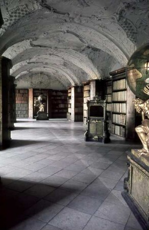 Ehemaliges Jesuitenkolleg — Bibliothekssaal