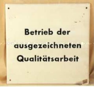 Hinweisschild "Betrieb der ausgezeichneten Qualitätsarbeit"