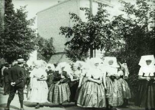 Bautzen. Frauen in sorbischer Tracht