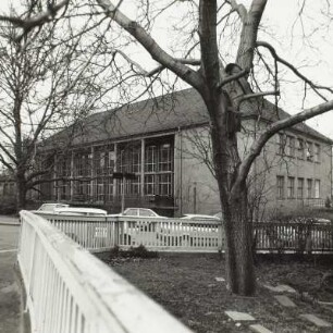 Dresden-Räcknitz, Mommsenstraße 13. Festsaal und Mensa der Technischen Universität Dresden (1950/1953; P. Wolf). Rückseite