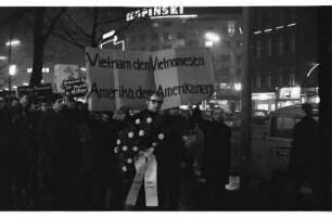 Kleinbildnegativ: Vietnam-Demonstration, 1966