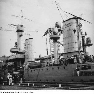 Kreuzer "Königsberg" : Kreuzer "Königsberg" im Hafen von Königsberg (Kaliningrad/UdSSR)