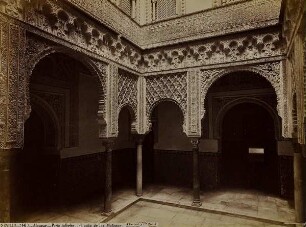 Sevilla. 1400. Alcazar. Parte inferior del patio de las Muñecas.