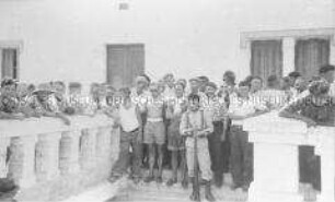 Internierung der Besatzungsangehörigen der "Columbus" im in Algerien gelegenen Internierungslager "Camp Suzzoni", vermutlich Kriegsgefangene