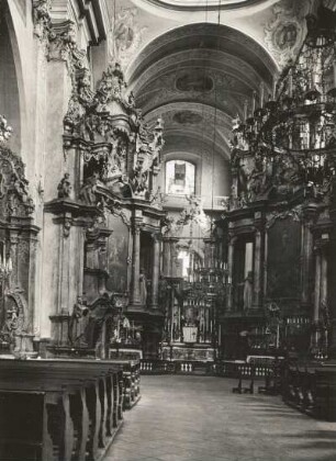 Vilnius. Heilig-Geist-Kirche (Dominikanerkirche). Innenansicht. Blick zum Altar nach Nordost