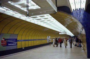 München: U-Bahnhof, Marienplatz, ohne Zug