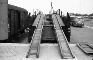 Freiburg: Güterbahnhof; KfZ-Transportwagen, zweistöckig