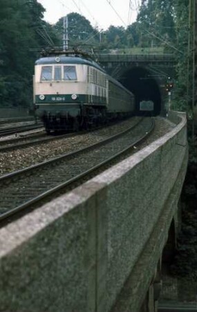 Stuttgart Bad Cannstatt Rosensteintunnel Ostportal Vorortgleis Lok 118 028