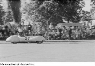 Arthur Rosenhammer in einem EMW 1500ccm-Sportwagen beim 6. Leipziger Stadtparkrennen