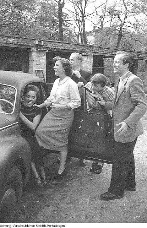 Bautzen. Nationaldemokratische Partei Deutschlands (NDPD), Bezirksparteitag, Begrüßungstafel, Ankunft der Delegierten auf dem Bahnhof, September 1956 & Nationaldemokratische Partei Deutschlands (NDPD) - Christlich Demokratische Union (CDU), September 1956