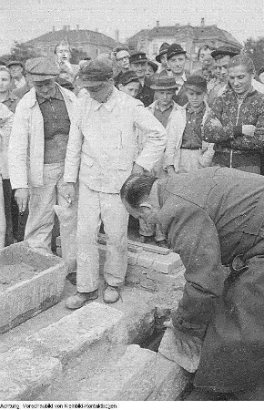 Dresden. Werner Dietrich, 1. Stellvertreter des Oberbürgermeisters von Dresden, legt den Grundstein zum Wiederaufbau der Dresdner Südvorstadt, 1955 & Dresden. Südvorstadt Dresden, Enttrümmerungs- und Wiederaufbauarbeiten in der Dresdner Südvorstadt, 1955