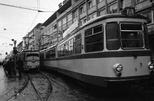 Straßenbahn-Stau in der Kaiserstraße in Höhe des Marktplatzes.