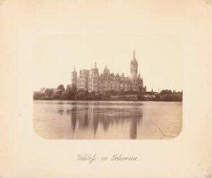 Schloss Schwerin: Ansicht von der Seeseite mit der Terrasse