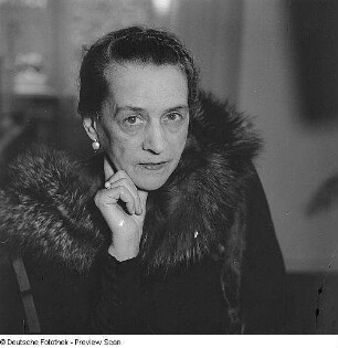 Porträt Kammersängerin Prof. Elisa Stünzner