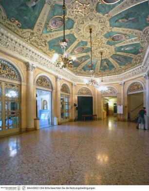 Teatro Municipale, Atrio