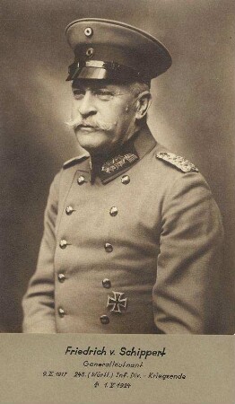 Friedrich von Schippert, Generalleutnant, Kommandeur der 243. Württ. Infanterie-Division von 1917-1918 in Uniform, Mütze mit Orden, Brustbild in Halbprofil