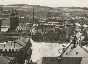 Plauen. Stadtzentrum mit dem Turm der Johanniskirche. Blick vom Turm des Neuen Rathauses