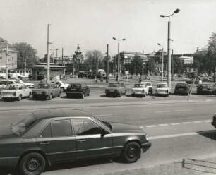 Dresden-Altstadt. Postplatz. Blick über den Parkplatz nach Norden gegen Zwinger