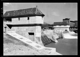 Österreich, Hallein. Neues Salzachwehr
