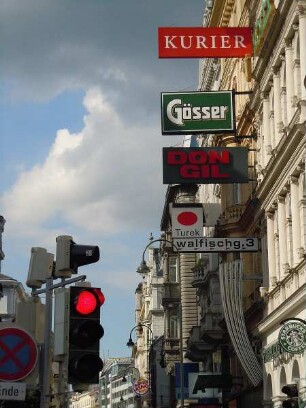 Wien - Fassaden in der Kärntner Straße : Fassaden von Geschäftshäusern in der Kärntner Straße. Aufgenommen am 15. Juni 2011 in Wien