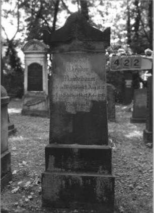 Grabstein 422 [Hahn S. 149 Grab-Nr. 989]
