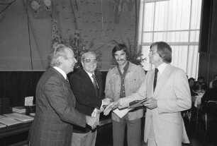 Ehrung erfolgreicher Sportlerinnen und Sportler des Jahres 1975 im Bürgersaal des Rathauses