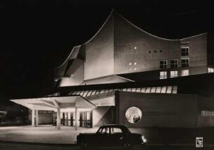 Berlin, Philharmonie. Haupteingang, bei Nacht