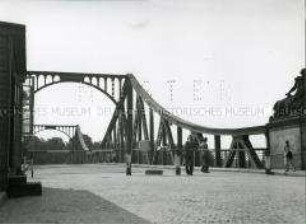 Kontrollposten auf der Glienicker Brücke