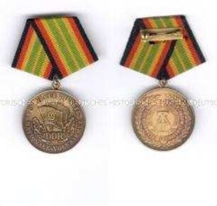 Medaille für treue Dienste in der Nationalen Volksarmee in Gold, 2. Ausführung