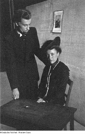 Szenenbilder aus dem Stück "Der lebende Leichnam" von Leo Tolstoi im Volkstheater Pankow in Berlin