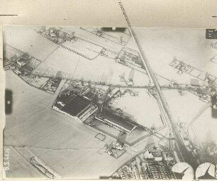 Fabrikanlage westlich Moosach (900 m)