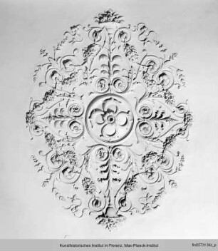 Stuckdecke mit Wappen