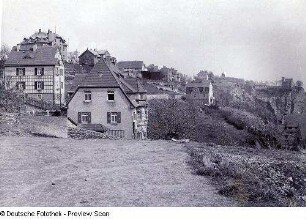 Dölzschen (Dresden-Dölzschen). Stadtteilansicht mit Villa "Begerburg", Wurgwitzer Straße 1 b. Blick nach Ostnordost