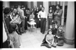 Kleinbildnegativ: Silvesterfete im Künstlerhaus Bethanien, 1975