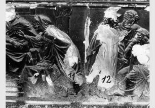 Blick auf den "Kulturgeschichtlichen Fries" von Otto Geyer im Treppenhaus der Nationalgalerie