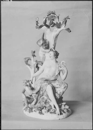 Muse Thalia : Muse Thalia, modelliert von Kändler für die von Friedrich dem Großen bestellte Folge "Apollo und die neun Musen". Verwalter, Porzellansammlung Dresden