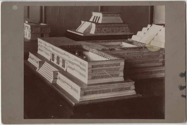 Model of the columned palace of the ruined city of Mitla. Scale 1:18