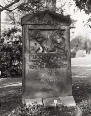 Grabmal für Musikwissenschaftler Hugo Riemann (gest. 1919)